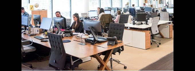 Los distribuidores deberán implementar una línea 400 para llamadas comerciales antes de noviembre Los distribuidores deberán implementar una línea 400 para llamadas comerciales antes de noviembre